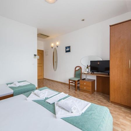 Hotel Riva Brist Esterno foto