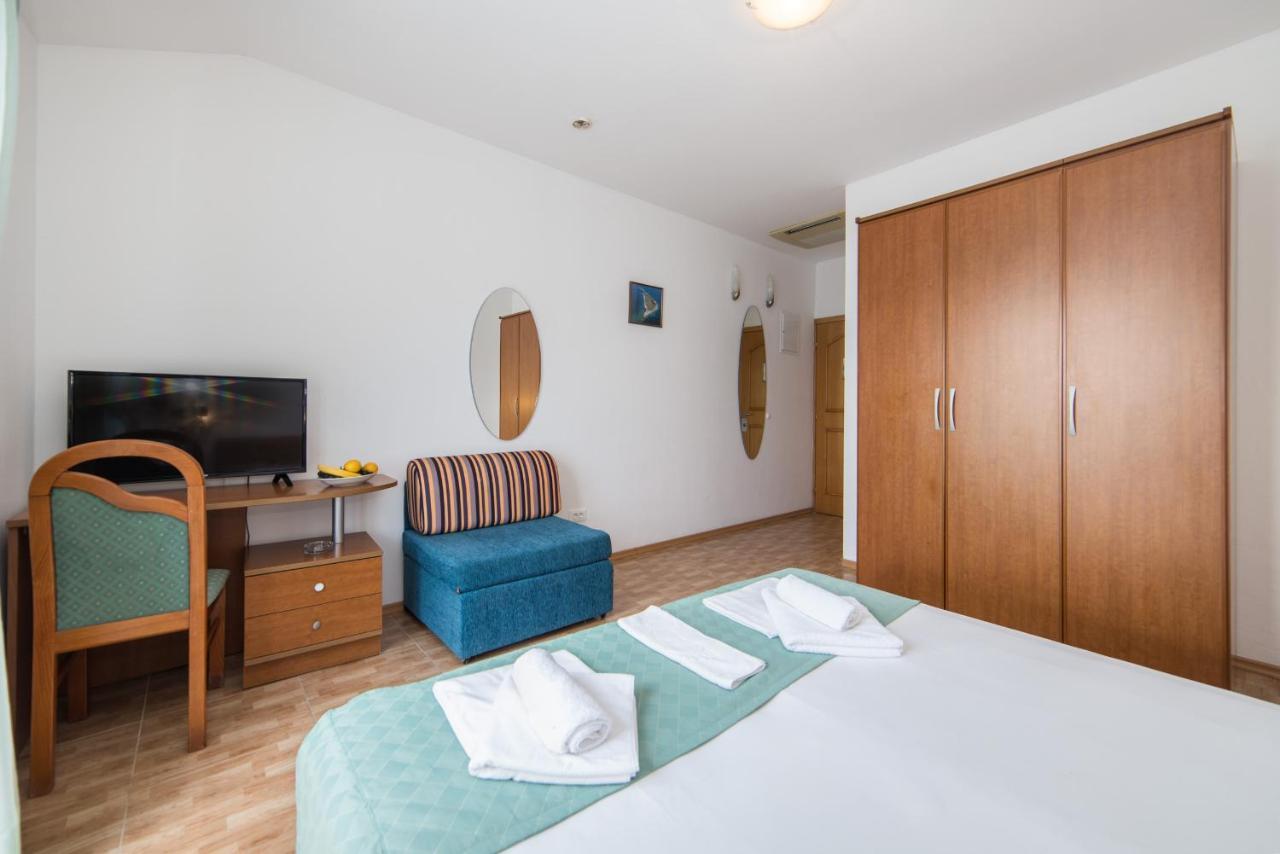 Hotel Riva Brist Esterno foto