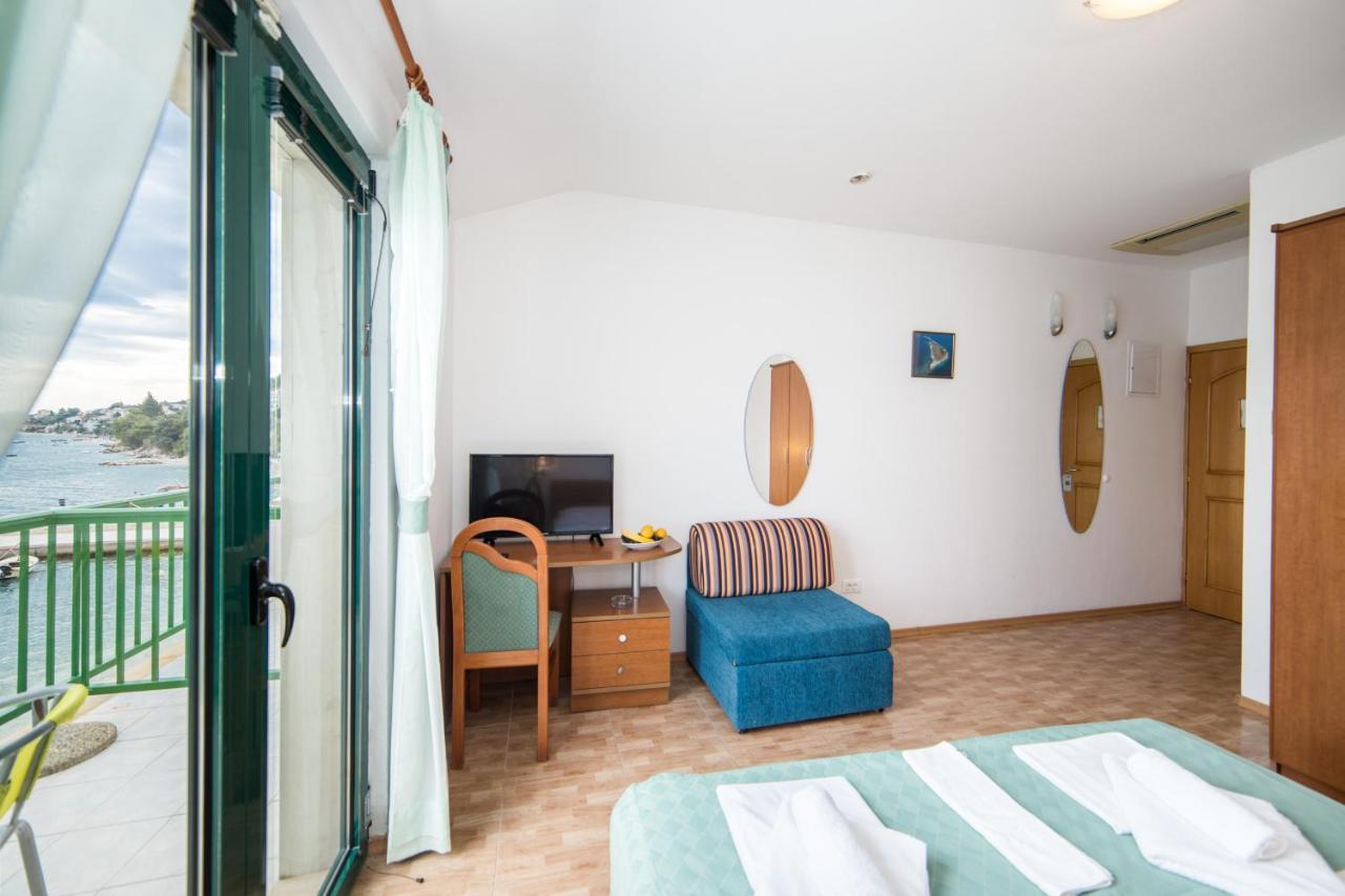 Hotel Riva Brist Esterno foto